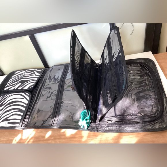 NEW Prezerve big trifold jewelry travel organizer 12”x9”, 30 compartments - Picture 4 of 7